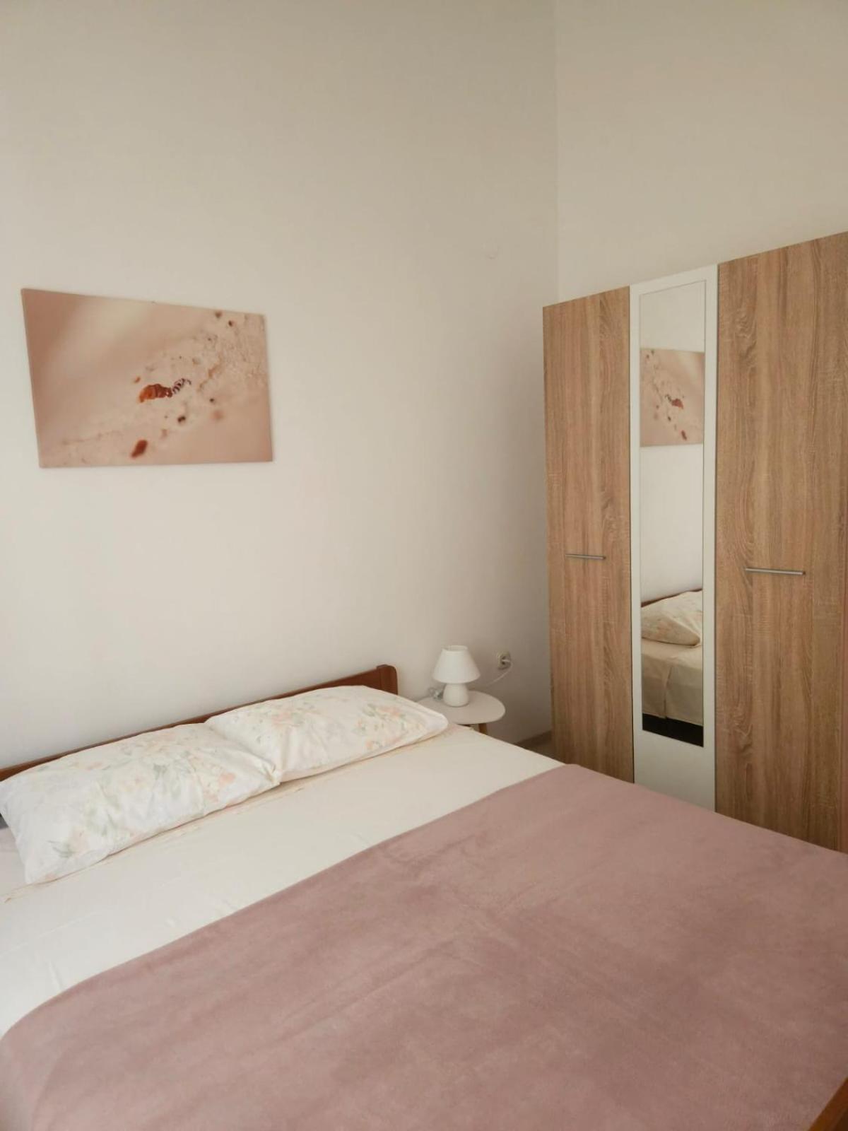 Lorena Apartments In Pola Esterno foto