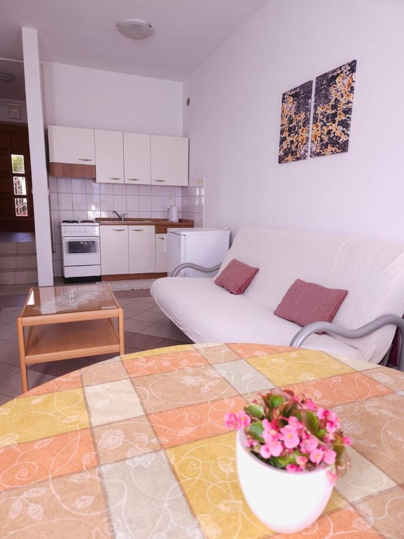 Lorena Apartments In Pola Esterno foto